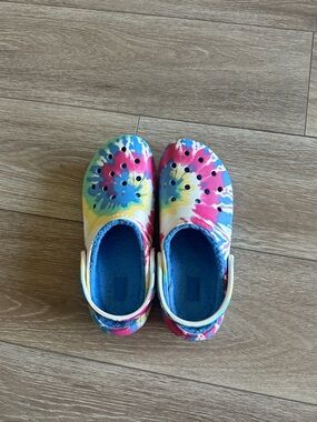 CROCS Women’s Fuzzy Tie-Dye Slip-On Clogs in Pink, Blue, Yellow, Green